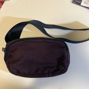 Lululemon Everywhere 1L belt bag